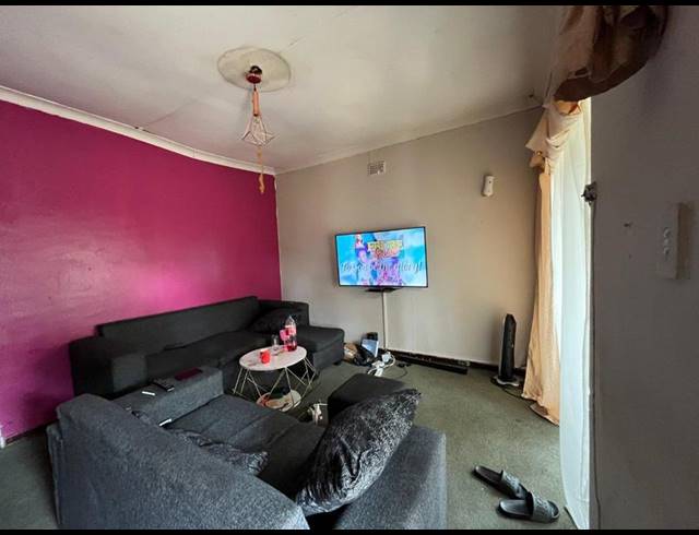 5 BEDROOM HOUSE FOR SALE IN BEZUIDENHOUT VALLEY